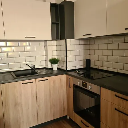 Sky Flats With Parking * וארנה