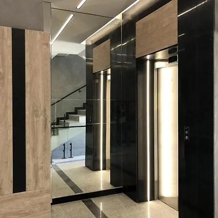 Sky Flats With Parking וארנה