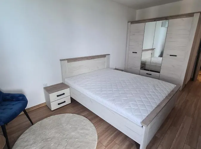 Sky Flats With Parking 아파트 바르나