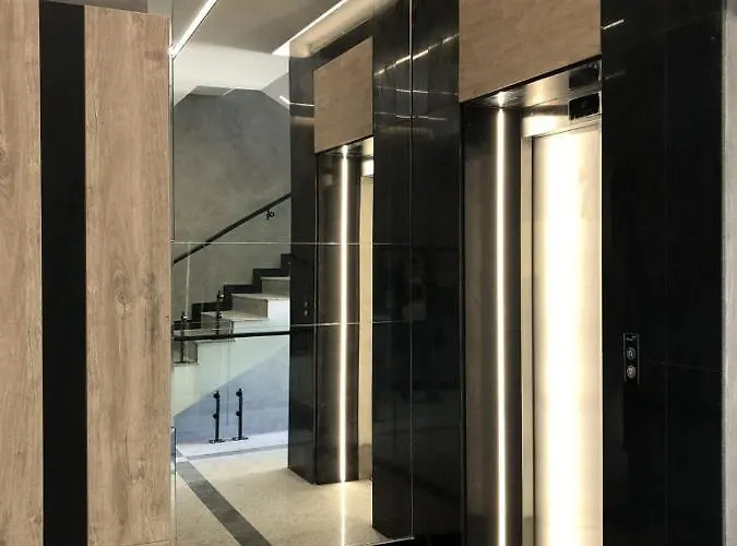 Sky Flats With Parking 바르나